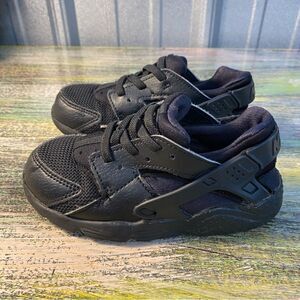 Kids Black Nike huaraches Sneakers